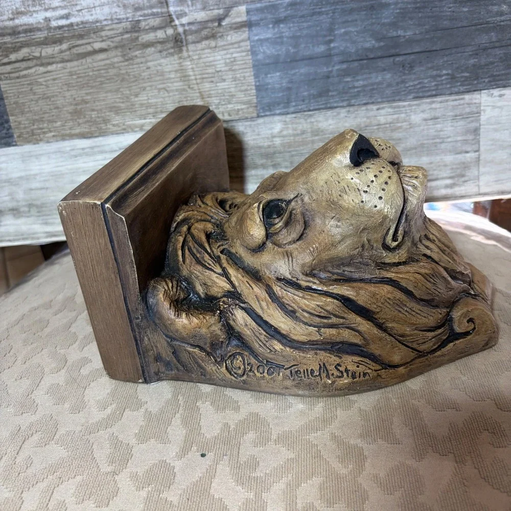 Telle M. Stein Lion Head Wall Bracket Shelf 2001 Stone Bunny Corbel Decor
